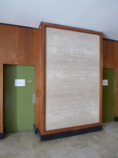Hall d'entrée des anciennes Archives départementales d'Ille-et-Vilaine. Cliché Macula Nigra, 9 mai 2016.